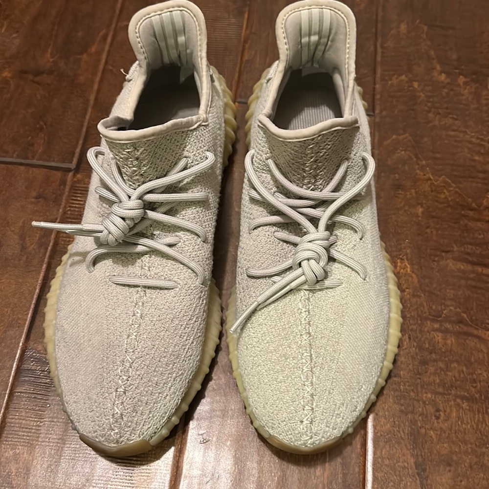 adidas Yeezy Boost 350 V2